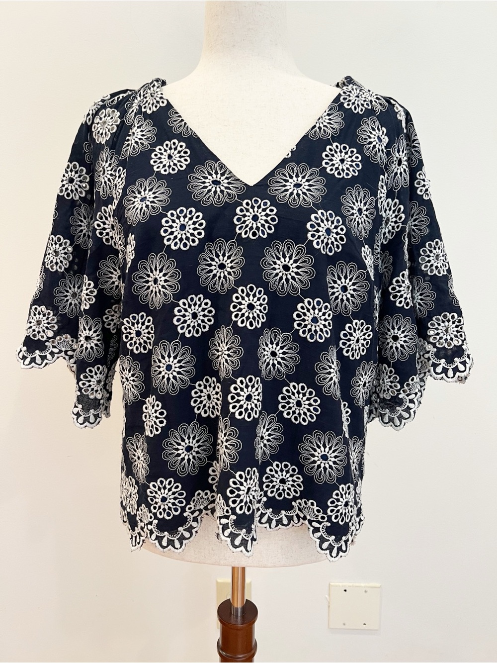 Abbey Glass Embroidered Top Womens Medium Floral Eyelet Relaxed Boho Lined Boxy
